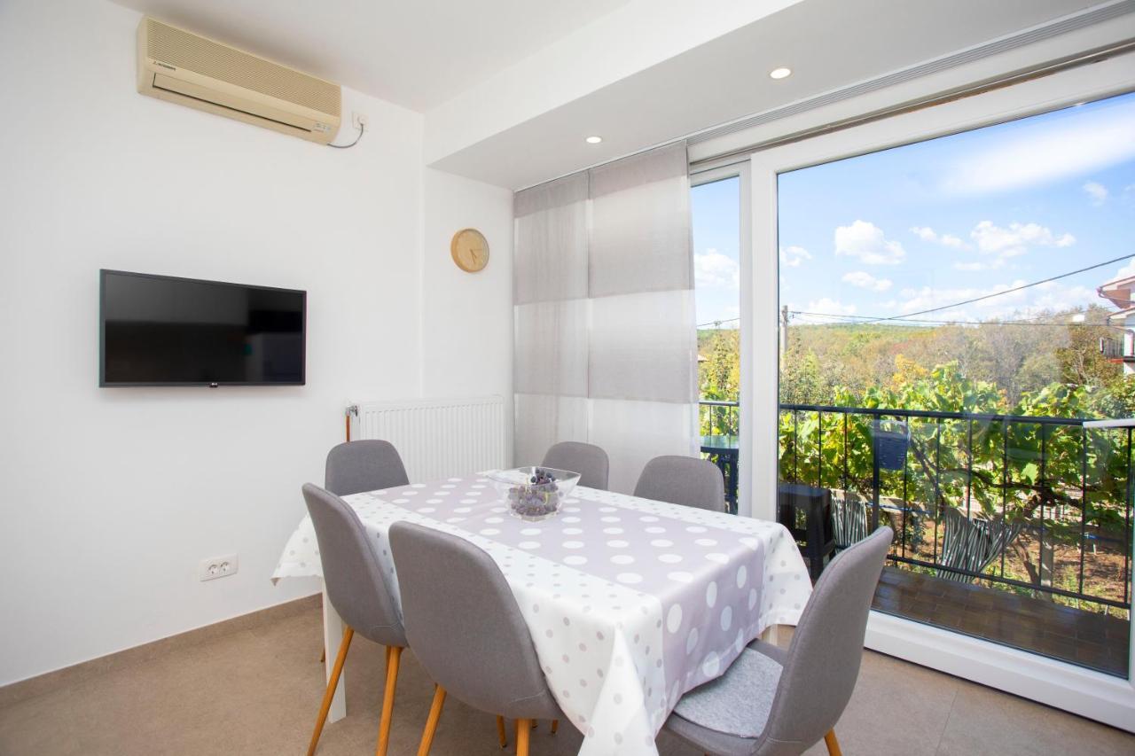 Apartment Falichi Plomin Bagian luar foto