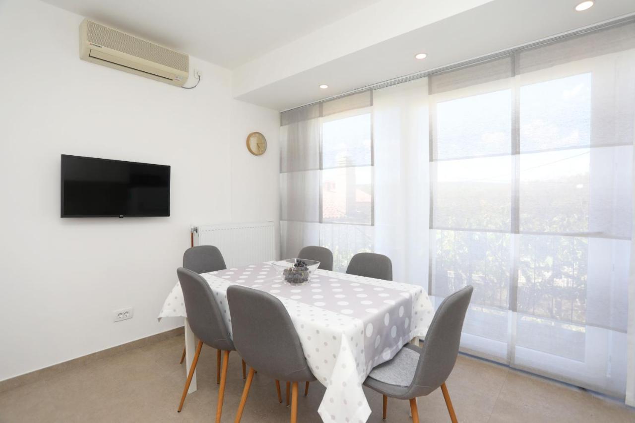 Apartment Falichi Plomin Bagian luar foto