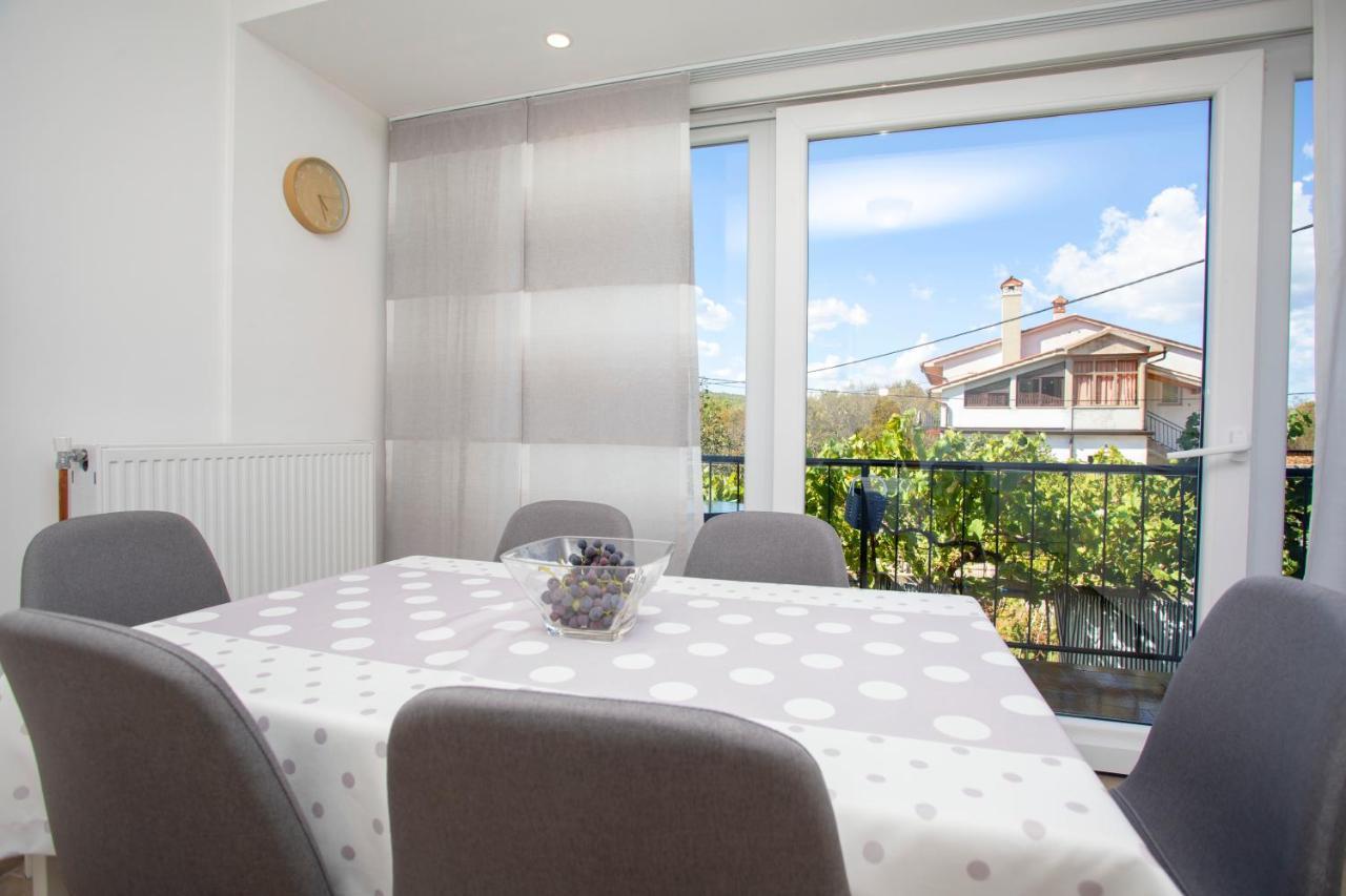 Apartment Falichi Plomin Bagian luar foto