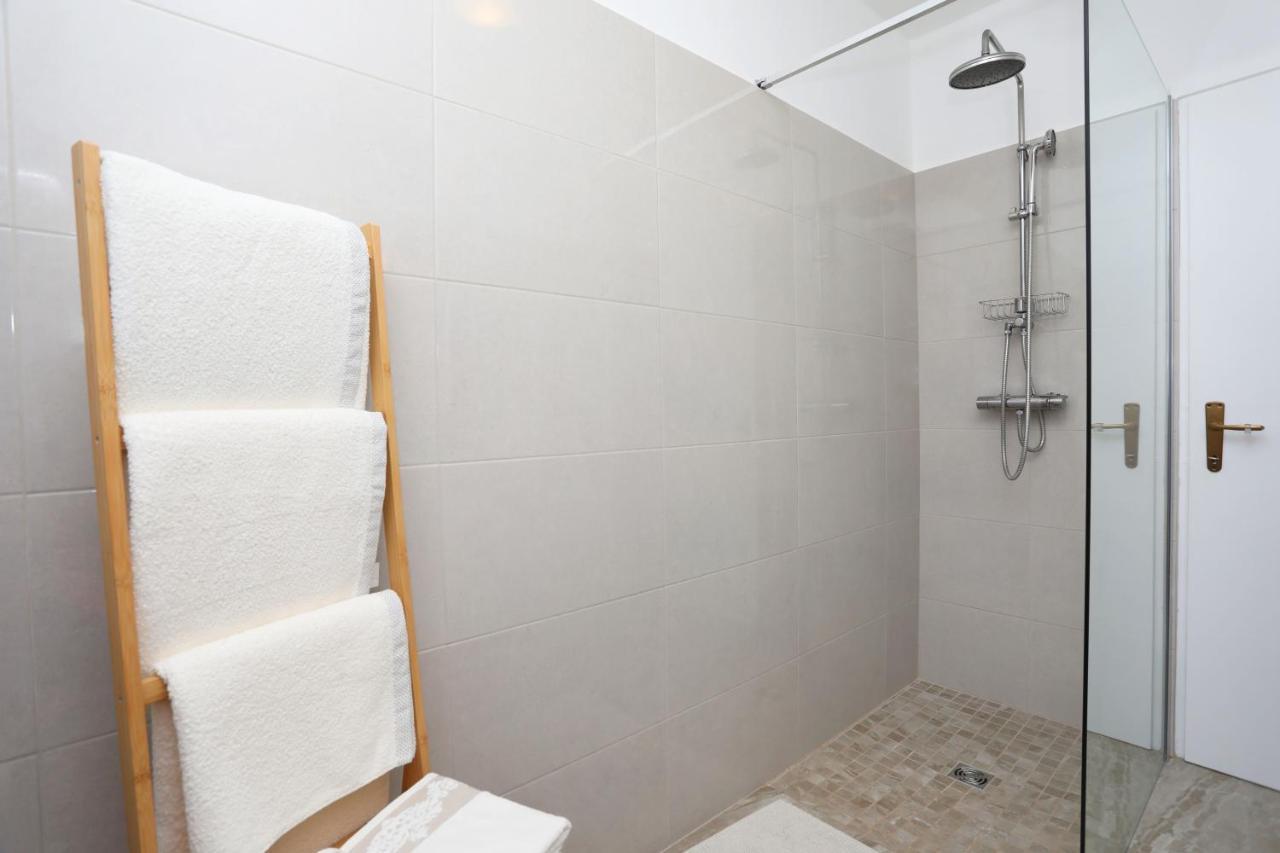 Apartment Falichi Plomin Bagian luar foto