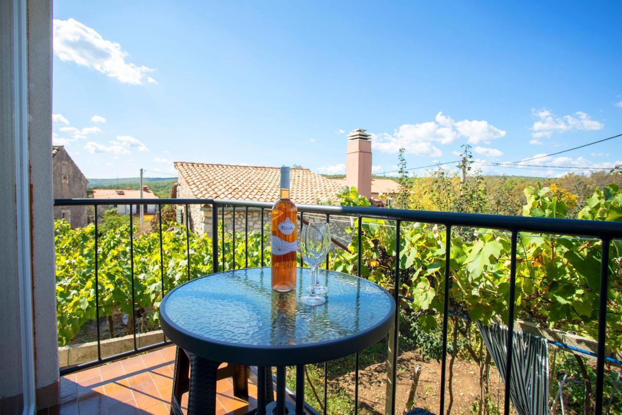 Apartment Falichi Plomin Bagian luar foto
